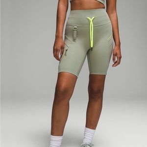 Lululemon cargo super-high-rise hiking short 8”, size 6